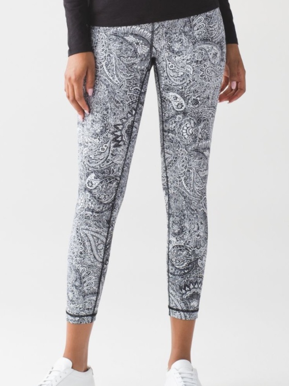 Lululemon High Times Pant
Antique Paisley White Black 8